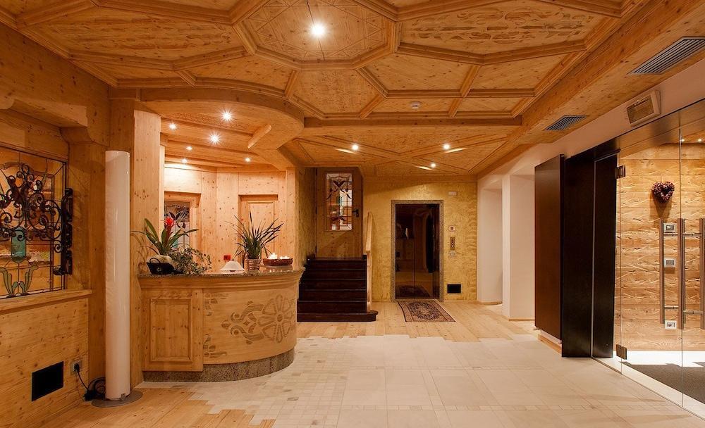 Chalet Laura Lodge Hotel مادونا دي كامبيليو المظهر الخارجي الصورة