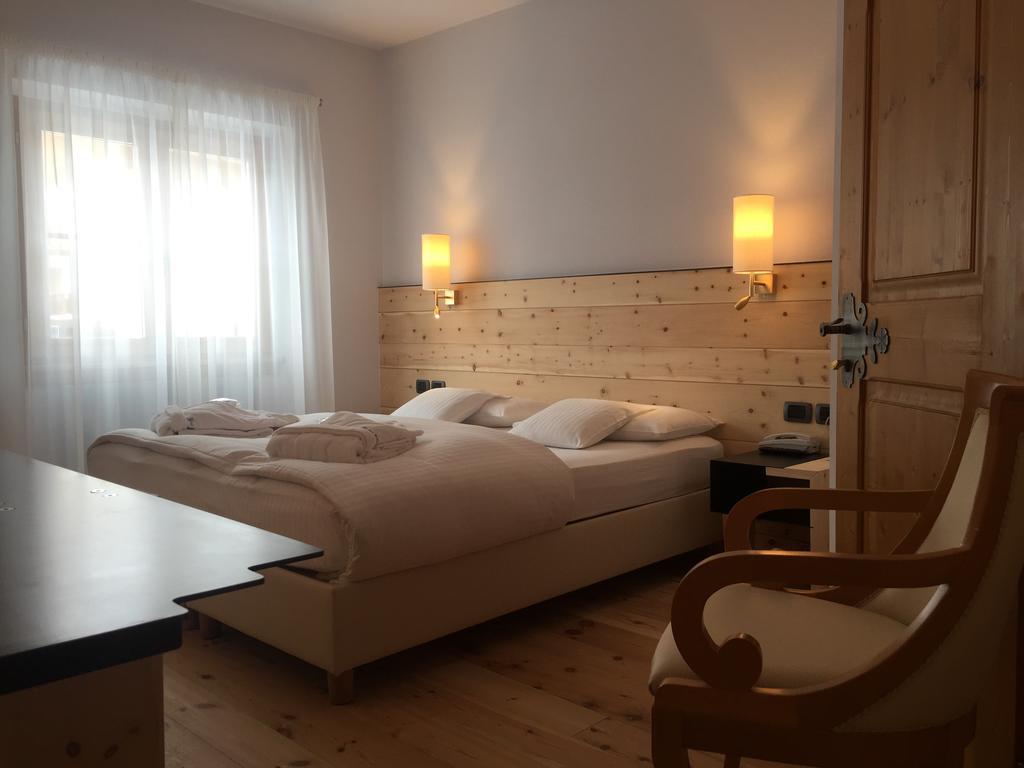 Chalet Laura Lodge Hotel مادونا دي كامبيليو الغرفة الصورة