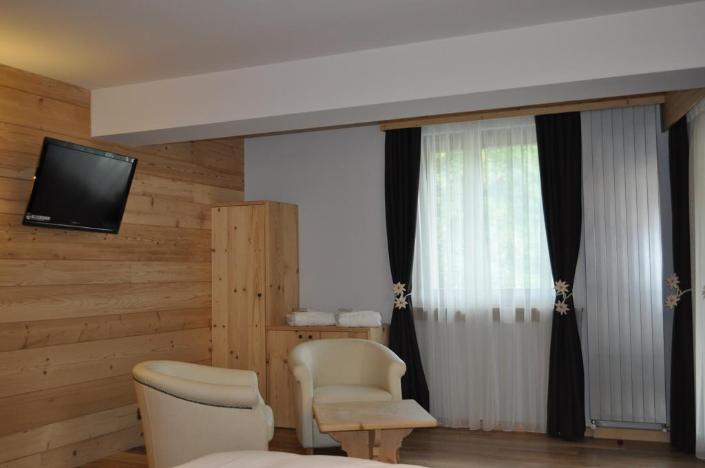 Chalet Laura Lodge Hotel مادونا دي كامبيليو المظهر الخارجي الصورة